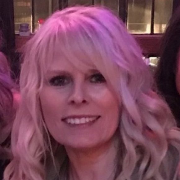 Meet your Posher, Laura - Picture 1 of 2